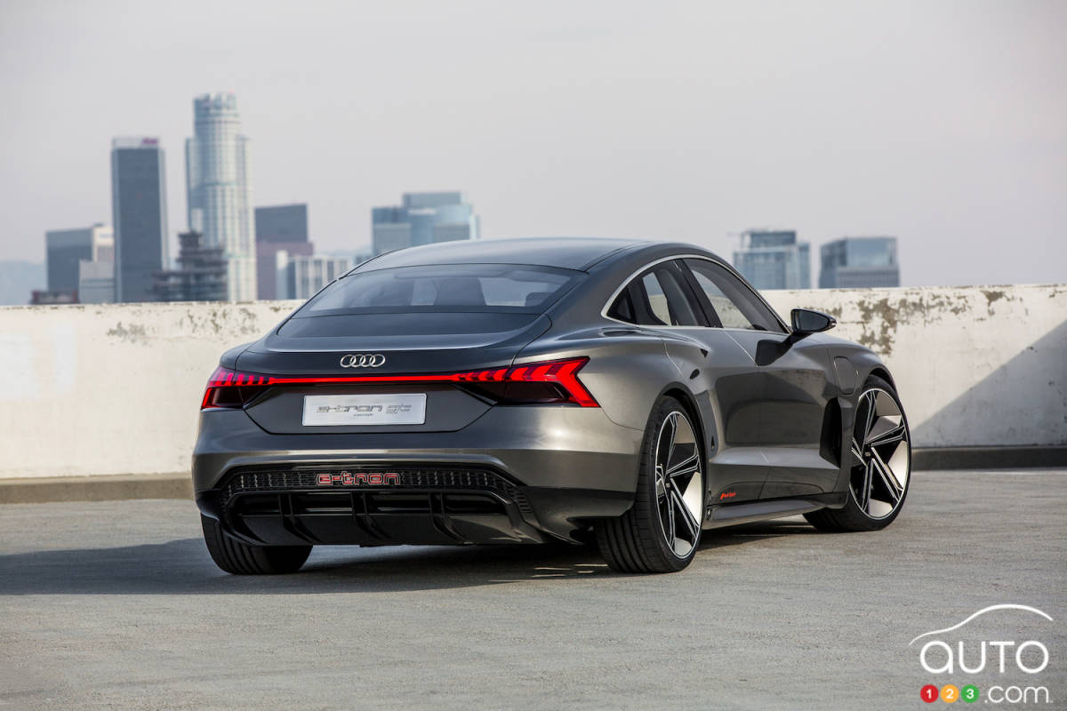 Prototype Audi e-tron GT, trois quarts arrière